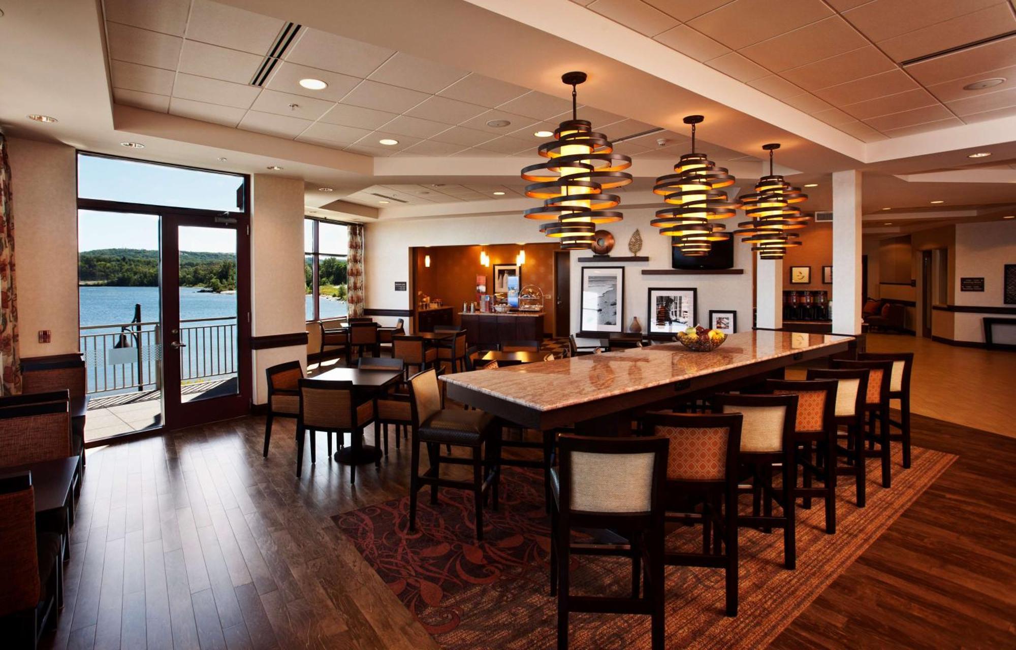 Hampton Inn Marquette-Waterfront Eksteriør billede